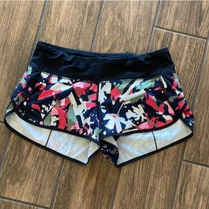 RARE Lululemon Speed Short Pop Cut Boom Juice Multi / Black Size: 6